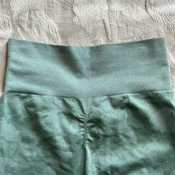 Green Camo Seamless Leggings! - Picture 2 of 3